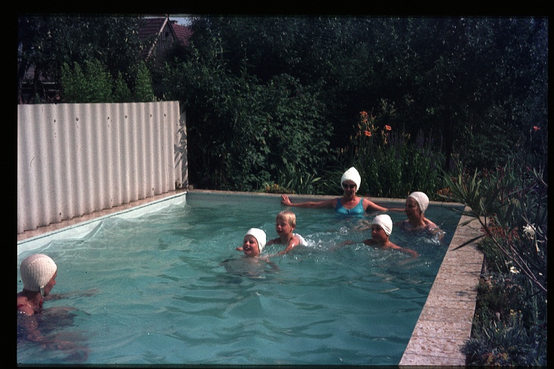 28.Regensburg jul 1971 Ilse,Mama,Brigitte,Marion,Peter.JPG